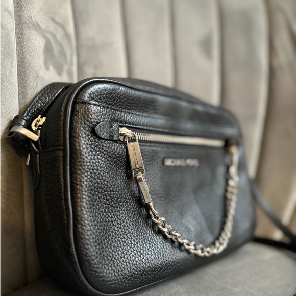 Michael Kors Jet Set Black Pebbled Leather Crossbody Bag with Silver Chain - Picture 4 of 16